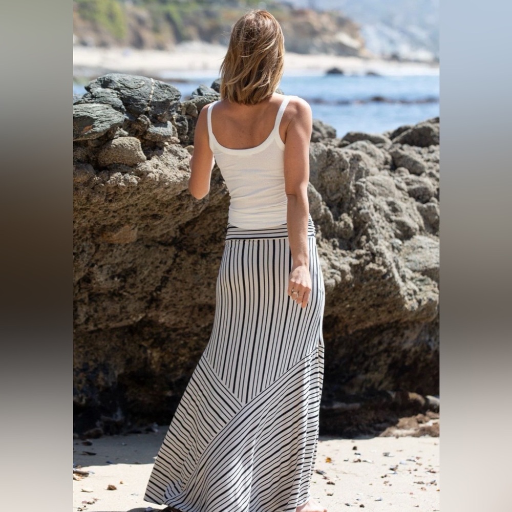 Black & Ivory Striped Jersey Maxi Skirt Size Medium Like New